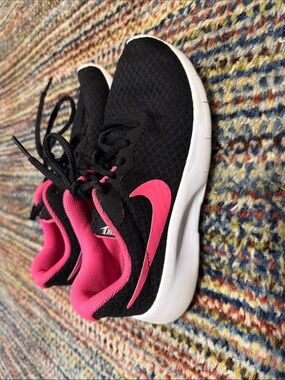 Nike Girls Black & Hot Pink Mesh Running Sneakers